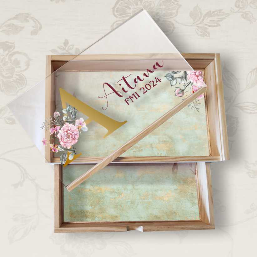 Caja Multiusos de madera con tapa transparente. Inicial Floral y Texto PERSONALIZABLES - Imagen 2