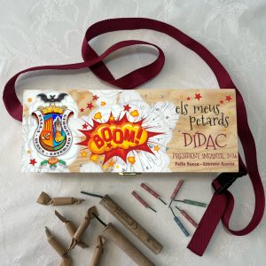 Caja de petardos con escudo