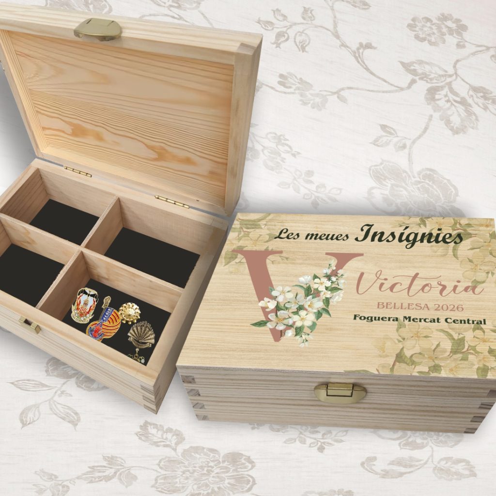 caja insignias inicial floral