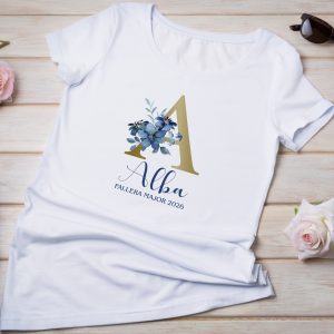 camiseta con inicial floral
