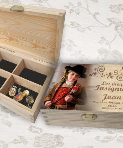 caja de madera para las insignias